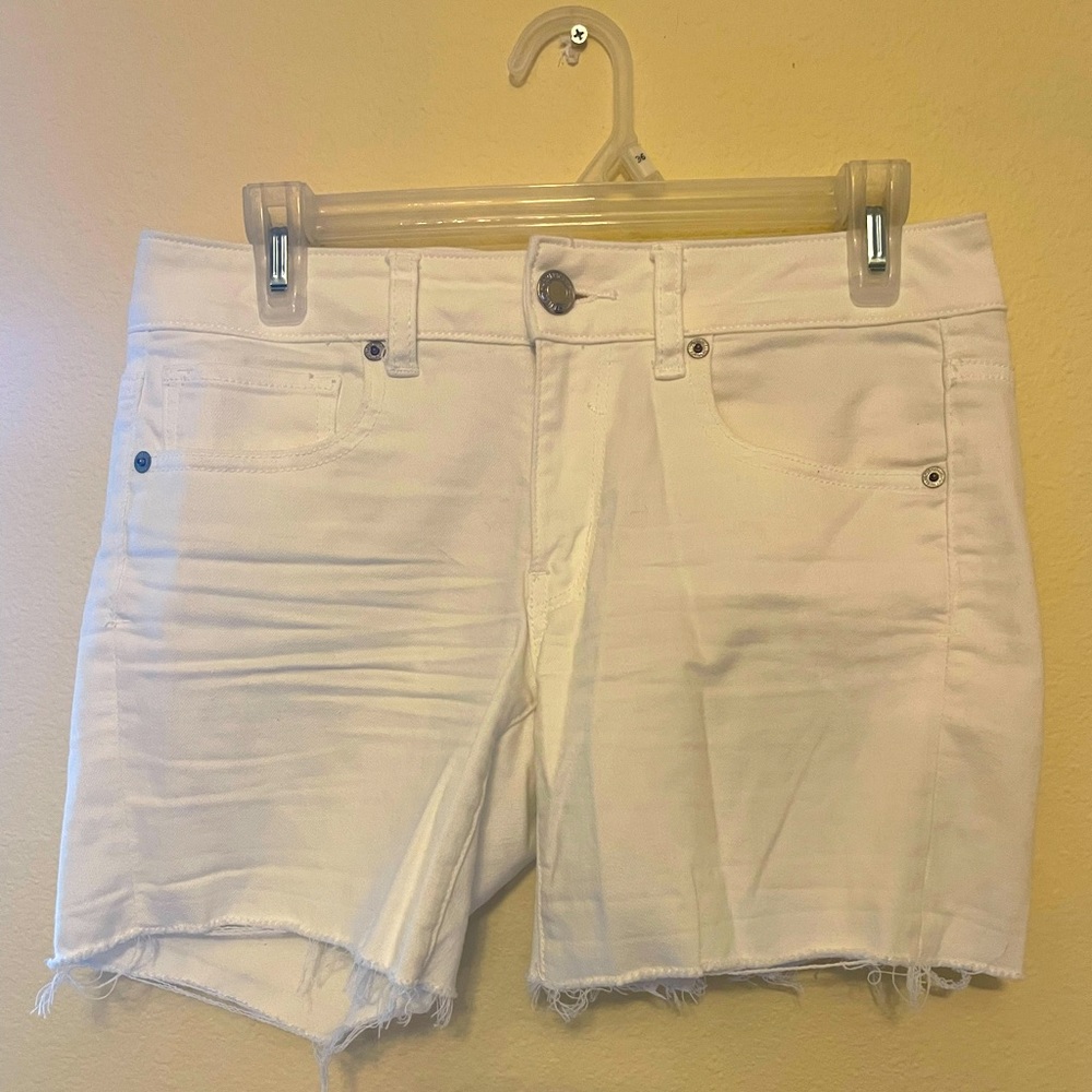 American Eagle Midi Shorts. Size 6. Great Condition.